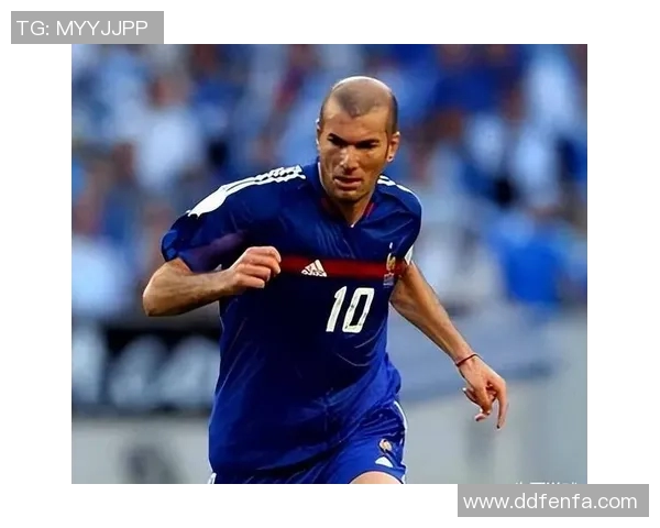 高估的足球明星齐达内:辉煌背后的真实实力与争议分析 高估的足球明星齐达内:辉煌背后的真实实力与争议分析