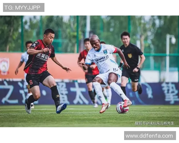 中甲联赛精彩对决新疆队迎战南通队全力争胜