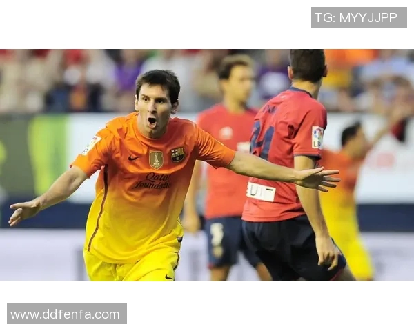 高清足球明星灯牌图片展示让你感受球场魅力与明星风采