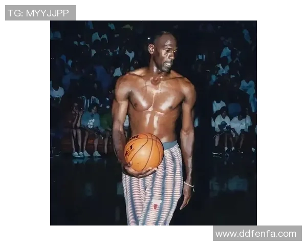 NBA篮球明星肌肉照展现力量与魅力的完美结合让你领略运动员的健美身姿 NBA篮球明星肌肉照展现力量与魅力的完美结合让你领略运动员的健美身姿